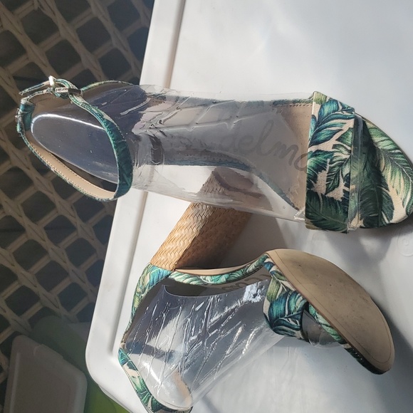 Shoes - Picture 3 of 12